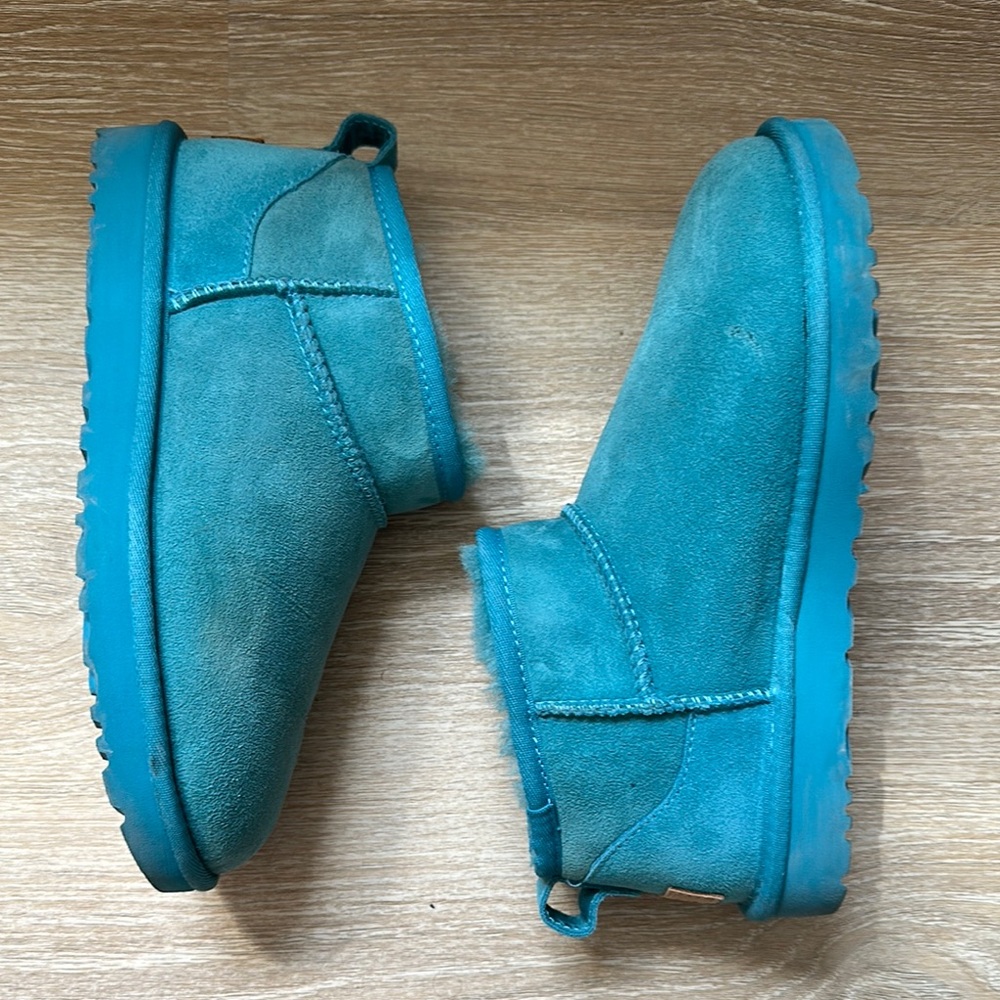 UGG classic ultra mini boots - size 7